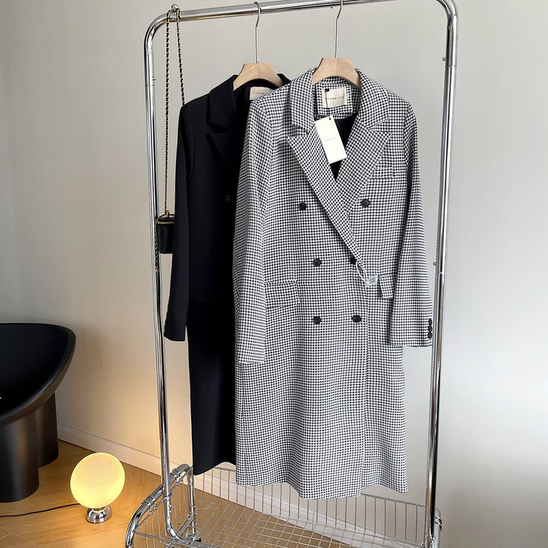 2022. gada rudens vienkrāsains vidēja garuma uzvalks Sieviešu brīvs, melns korejiešu stila ikdienas uzvalka augšdaļa