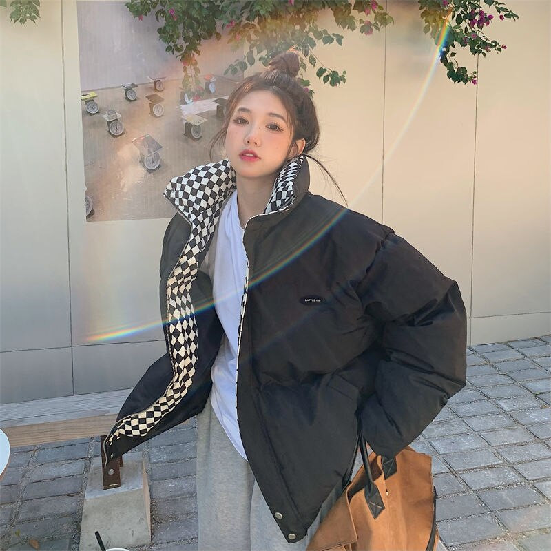 Melnbalta rūtainā jaka ar maizes oderējumu Sieviešu ziemas jaka 2022. gada jauna treknā, brīva dizaina plūdmaiņas kokvilnas oderes jaka sajūta