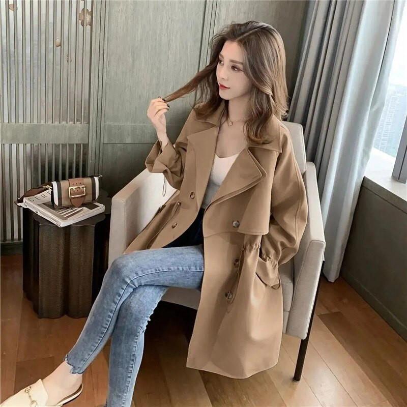 Sieviešu mētelis ar šauru vidukli, savelkamu aukliņu, 2022. gada pavasaris