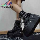 Επώνυμα Punk Goth Platform Μπότες μοτοσικλέτας Wedges Γυναικείες μπότες Lace Up Trendy INS Hot Sale Chain 2022 Casual Luxury γυναικεία παπούτσια