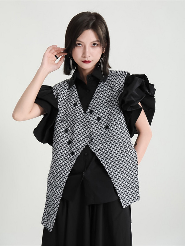 [EAM] Sieviešu brīvi pieguļošs melns rūtains neregulāra apakšmala ikdienas veste jauna V veida apkakle bez piedurknēm modes plūdmaiņas 2022. gada pavasara vasara 1DE8294