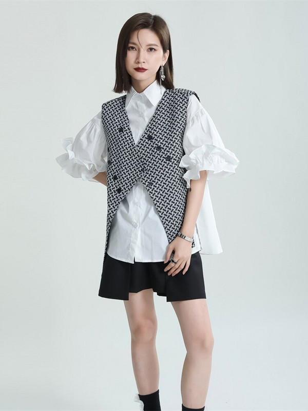 [EAM] Sieviešu brīvi pieguļošs melns rūtains neregulāra apakšmala ikdienas veste jauna V veida apkakle bez piedurknēm modes plūdmaiņas 2022. gada pavasara vasara 1DE8294