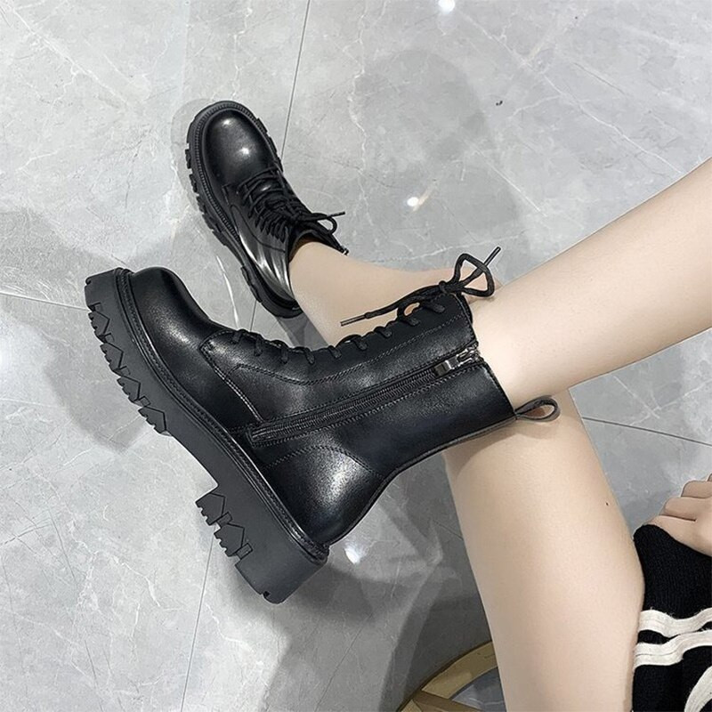 Naiste talvised mootorrattasaapad, soojad plüüsnahast naiste platvormkingad Kunstnahast mood Naiste punk-lühikesed saapad 2022 Uus