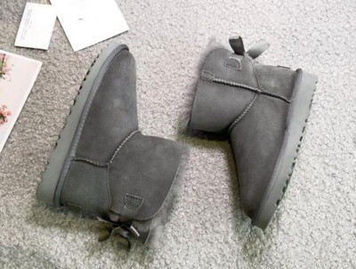 Modne zimske čizme za 2022. Krznene ženske čizme za snijeg Prava ovčja vuna Dekoltirane tople krznene cipele Muške i ženske zimske kratke čizme