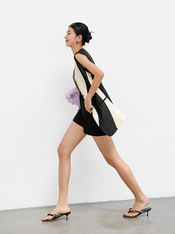 [EAM] Sieviešu brīvi pieguļoši melna krāsa bloka neregulāra ikdienas veste Jauna V veida apkakle bez piedurknēm modes plūdmaiņas Pavasara rudens 2022 1DF0108