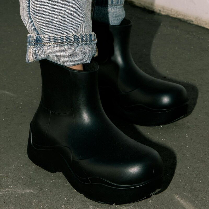 Ženske čizme za kišu modernog modnog dizajna Čvrsta EVA vodootporna platforma Gornji dio Ravno debelo neklizajuće dno Ženske kvalitetne cipele Hot