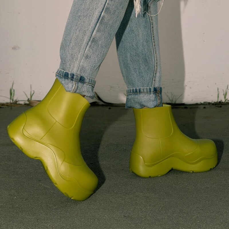 Ženske čizme za kišu modernog modnog dizajna Čvrsta EVA vodootporna platforma Gornji dio Ravno debelo neklizajuće dno Ženske kvalitetne cipele Hot