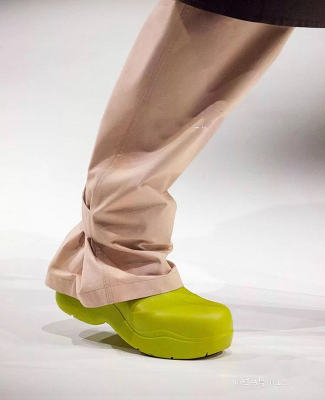 Νέες γυναικείες μπότες βροχής με αδιάβροχο περπάτημα για τον αστράγαλο.