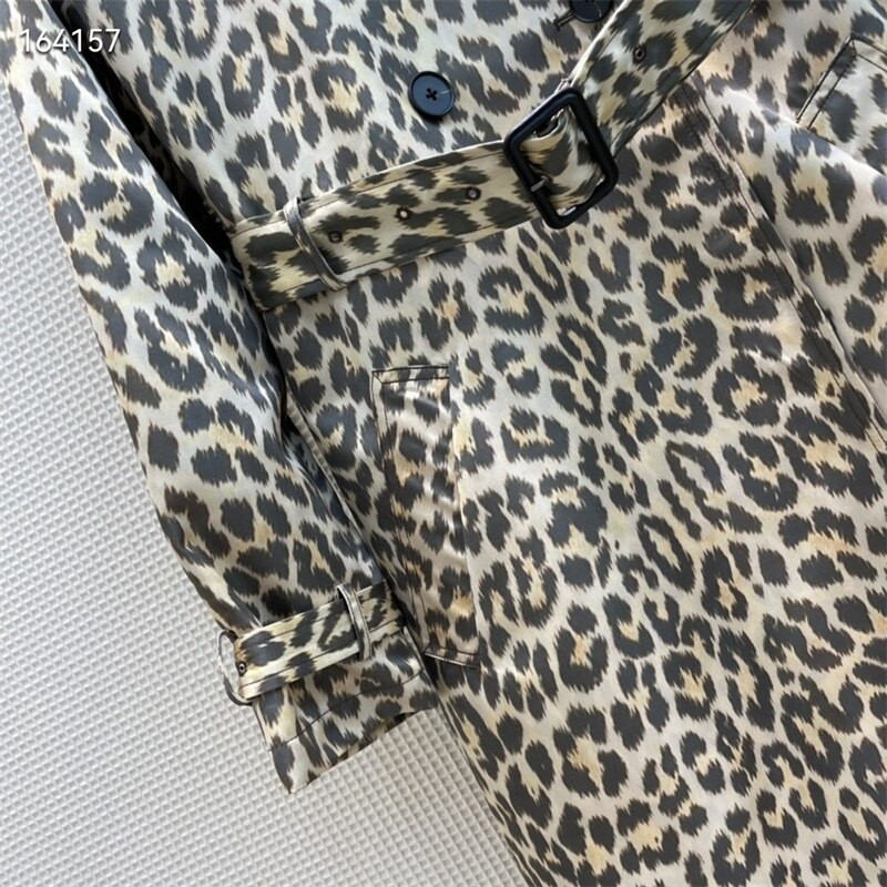 2022. gada pavasara jauna divrindu vidukļa jostas dizaina leoparda raksta vējjaka ar kapuci liela zīmola sieviešu modes vidēja garuma jaka