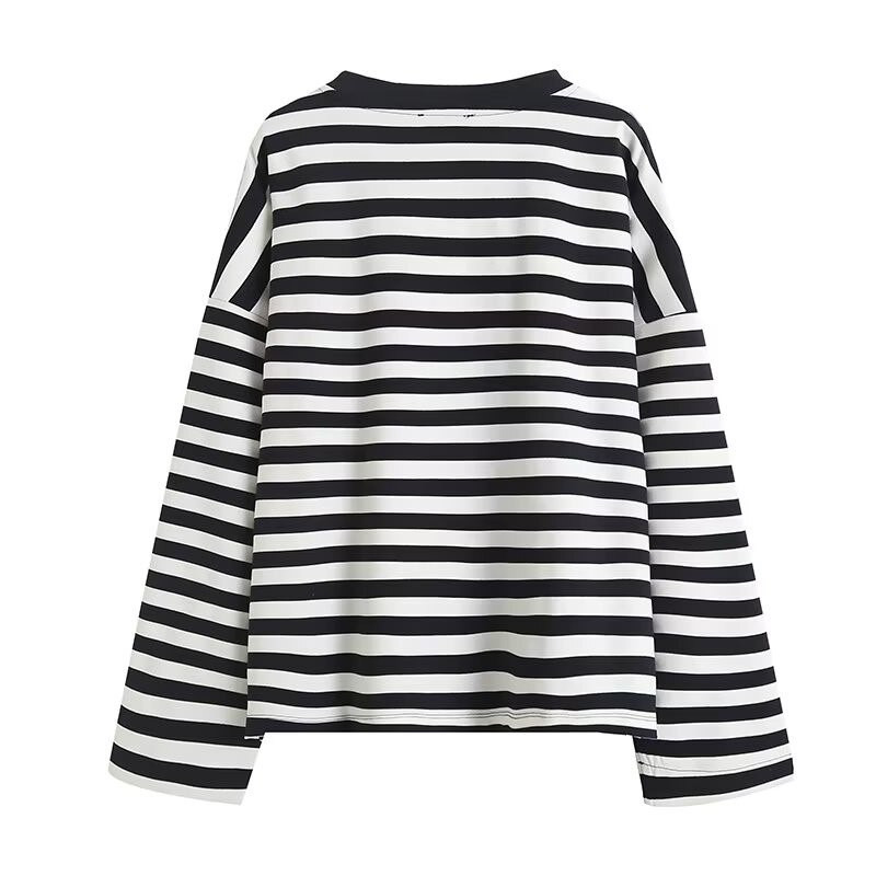 Modishdutti 2022, sügisene naiste mood, pikkade varrukatega kootud kampsun, naiste kaelusega triibuline lihtne vabaaja pullover