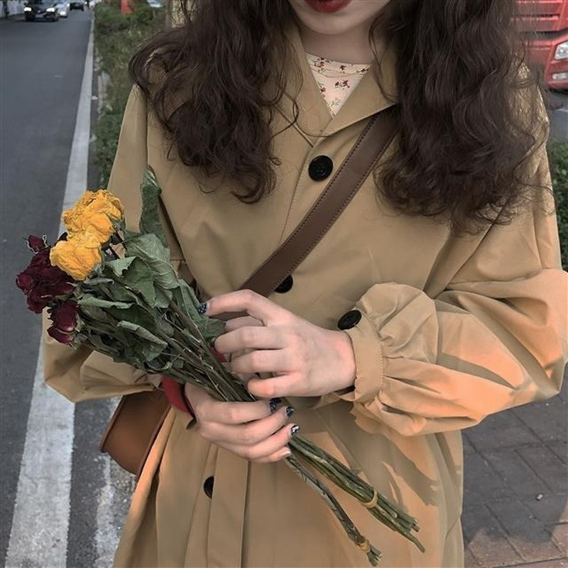 Trench Ženska kaki dizajnerska odjeća Jesenski korejski kaputi Modni prikladni novi ulični dugi kaput Gornja odjeća široka jednostavna jednobojna