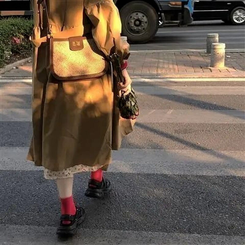 Trench Ženska kaki dizajnerska odjeća Jesenski korejski kaputi Modni prikladni novi ulični dugi kaput Gornja odjeća široka jednostavna jednobojna