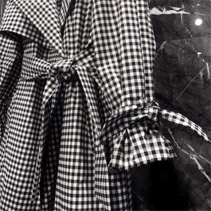 Elegantni ženski trenč kaput Nova crno-bijela karirana temperamentna vjetrovka srednje dužine Proljetni uredski modni kaput dugih rukava