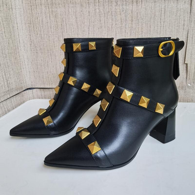 Zīmola bieza papēža kniedes īsi zābaki 2022. gada rudens, jauns modes smails purngals sieviešu apavi Melni brūni balti liela izmēra