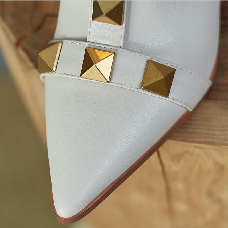 Zīmola bieza papēža kniedes īsi zābaki 2022. gada rudens, jauns modes smails purngals sieviešu apavi Melni brūni balti liela izmēra