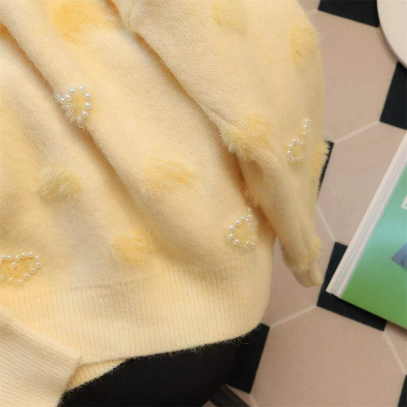 Kremasto žuta niša nježnog stila flocking ljubavni džemper ženski jesenski i zimski opušteni niche chic mekani voštani džemper