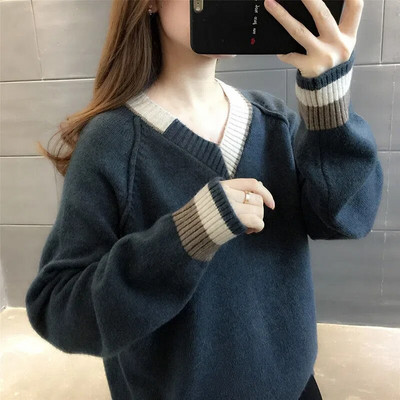 Brīvs un plāns V veida kakla izgriezuma kontrasta krāsas šuvju džemperis korejiešu versijā, ko var valkāt ārpusē. Blūze ar trikotāžas apakšu