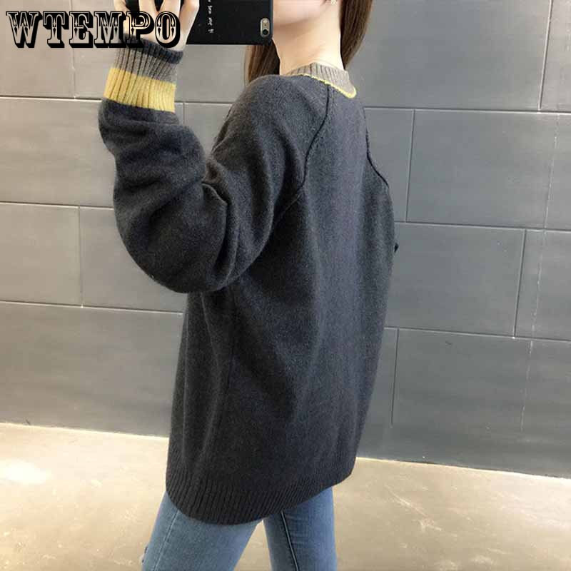 Brīvs un plāns V veida kakla izgriezuma kontrasta krāsas šuvju džemperis korejiešu versijā, ko var valkāt ārpusē. Blūze ar trikotāžas apakšu