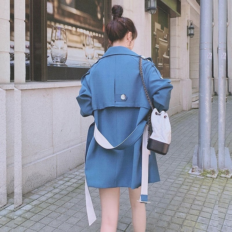 Sieviešu 2022. gada rudens īss zils mētelis ar vērtnēm atloks Divrindu kontrasta krāsa ar garām piedurknēm sieviešu vējjaka ikdienas