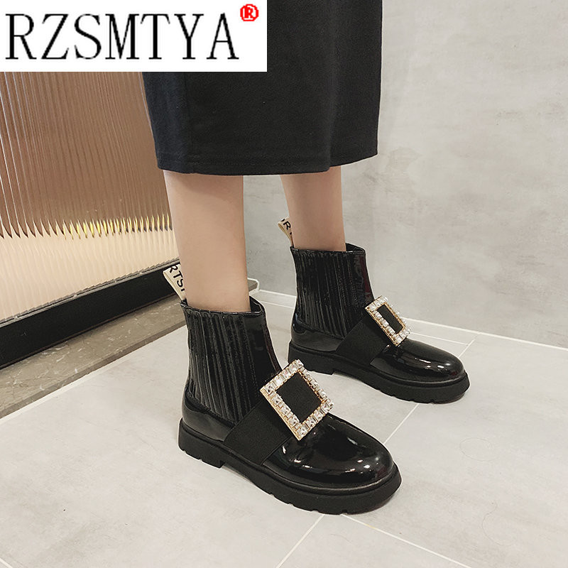 Φθινοπωρινό Χειμερινό λουστρίνι δερμάτινα μποτάκια Γυναικείες μπότες μοτοσυκλέτας Γυναικεία παπούτσια Γυναικεία παχιά σόλα με πόρπη πανκ μπότες A070