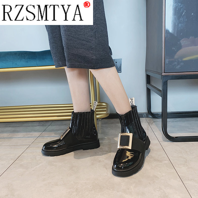 Φθινοπωρινό Χειμερινό λουστρίνι δερμάτινα μποτάκια Γυναικείες μπότες μοτοσυκλέτας Γυναικεία παπούτσια Γυναικεία παχιά σόλα με πόρπη πανκ μπότες A070