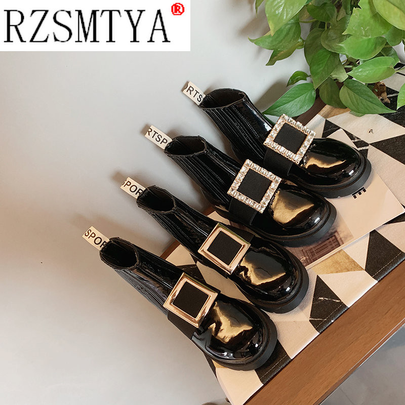 Φθινοπωρινό Χειμερινό λουστρίνι δερμάτινα μποτάκια Γυναικείες μπότες μοτοσυκλέτας Γυναικεία παπούτσια Γυναικεία παχιά σόλα με πόρπη πανκ μπότες A070