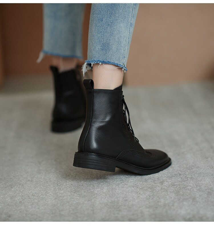 Mīkstas ādas vidēja izmēra zābaki Mārtiņa zābaki Bezmaksas piegāde Britu stila tievs, biezs apakšējais sieviešu zābaki Rudens/ziemas paisums