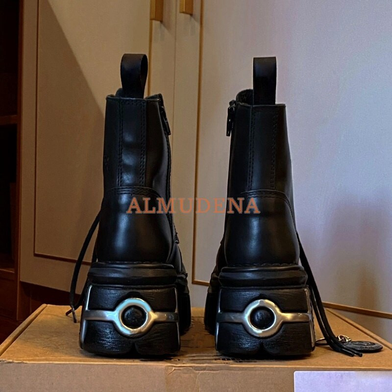 Γυναικείες μπότες αθλητικών παπουτσιών σε μαύρο πανκ στυλ Πλατφόρμα με στρογγυλά δάχτυλα Μποτάκι με κορδόνια Cool μεταλλικές δερμάτινες μπότες για κορίτσια 2022 Νέο