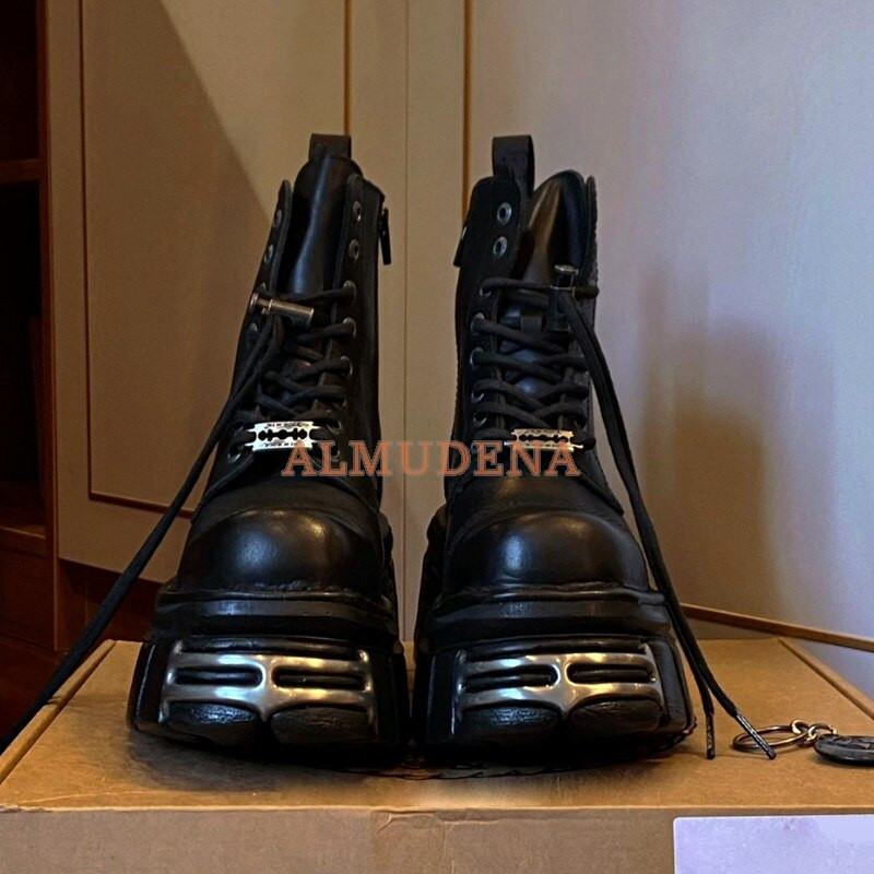 Γυναικείες μπότες αθλητικών παπουτσιών σε μαύρο πανκ στυλ Πλατφόρμα με στρογγυλά δάχτυλα Μποτάκι με κορδόνια Cool μεταλλικές δερμάτινες μπότες για κορίτσια 2022 Νέο