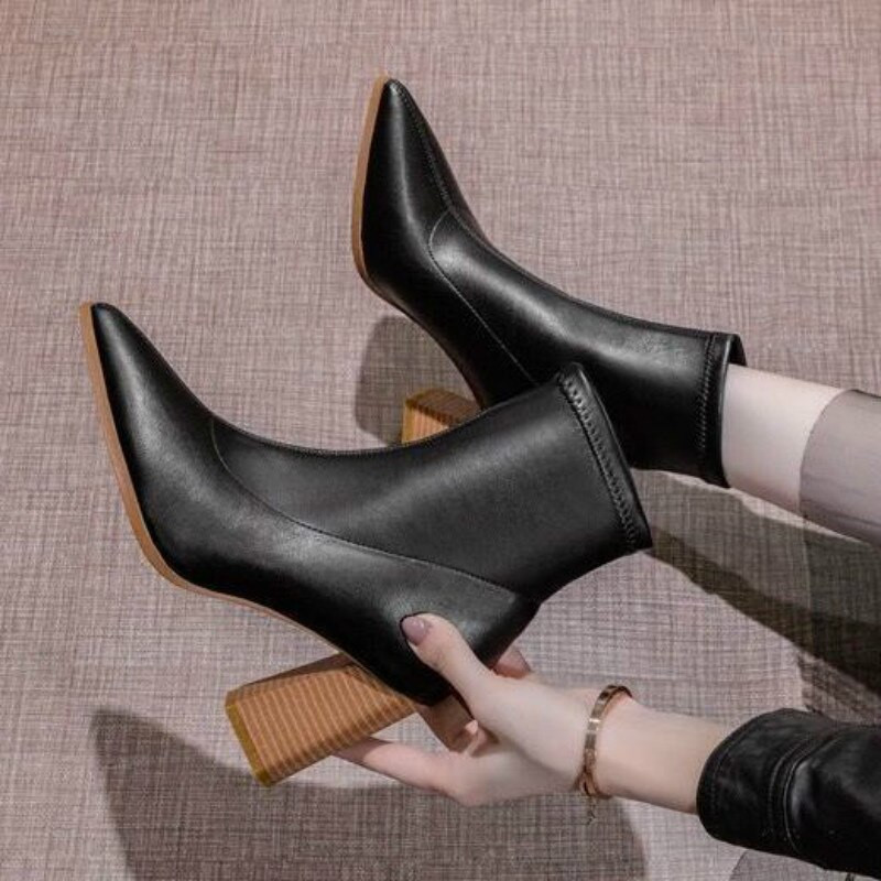 Bijele kratke čizme Ženske debele potpetice Jednostruke čizme za proljeće i jesen 2020. Nove čizme s visokom petom na špic Gole čizme Martinje na srednju petu