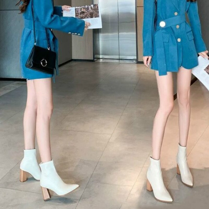 Bijele kratke čizme Ženske debele potpetice Jednostruke čizme za proljeće i jesen 2020. Nove čizme s visokom petom na špic Gole čizme Martinje na srednju petu
