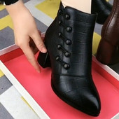 Sieviešu zābaki Jauni augstpapēžu kurpes Modes Sexy Potītes Dizaineris Pumpas Apavi Augsta komforta kvalitātes smailas zābaciņi Botas Femininas