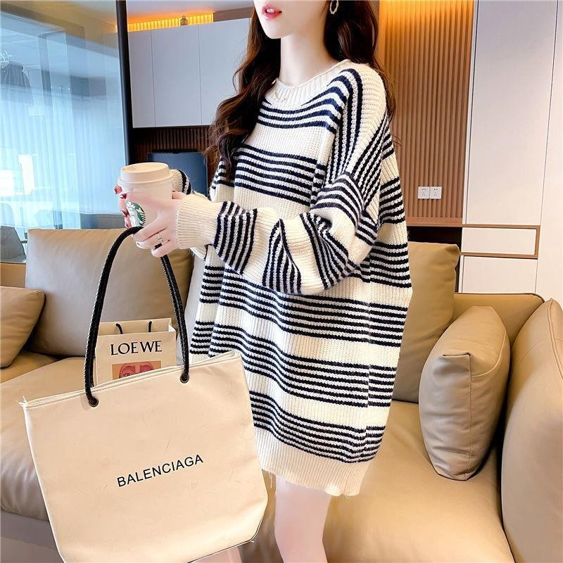 Ikdienišķs, brīvs, svītrains sieviešu džemperis ar apaļu apkakli