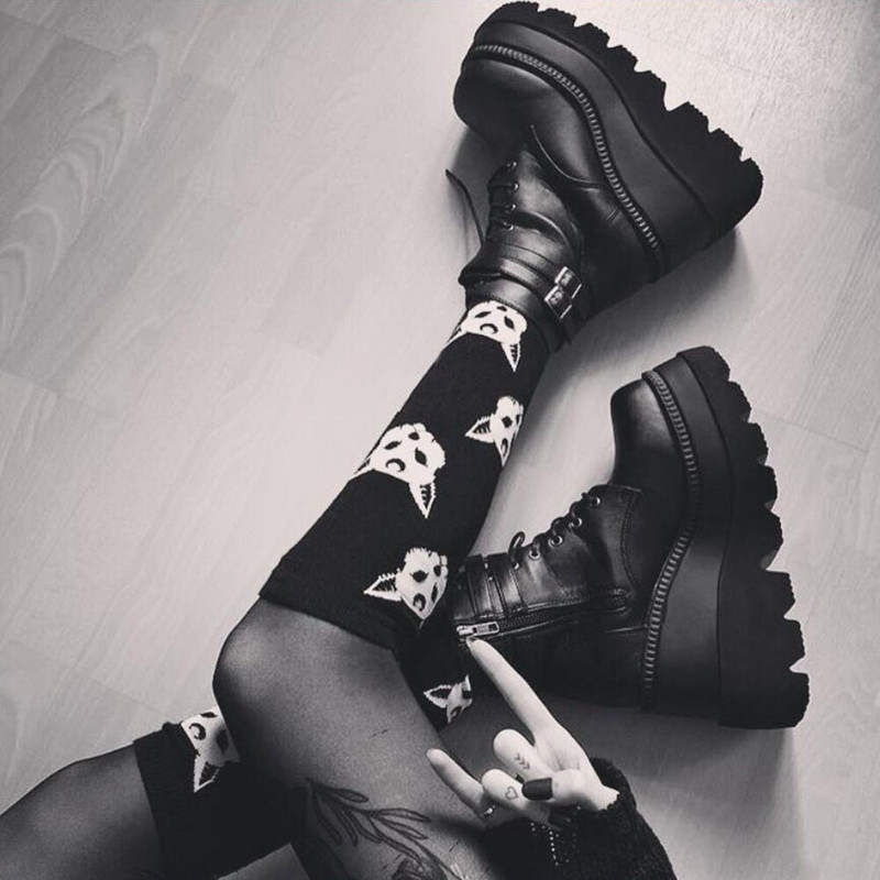 Zīmola dizains sieviešu zābaki ar augstu platformu Modes sieviešu zābaki rāvējslēdzēja šņorējami augsti papēži 2021. gada gotikas ielas ķīļveida apavi sievietēm