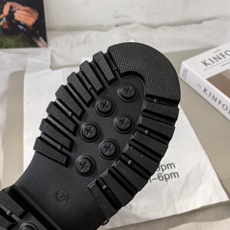 Borbene čizme Ženske bijele kožne motociklističke čizme Gotičke cipele na srednju petu Zimske tople modne crne gležnjače Botas De Mujer