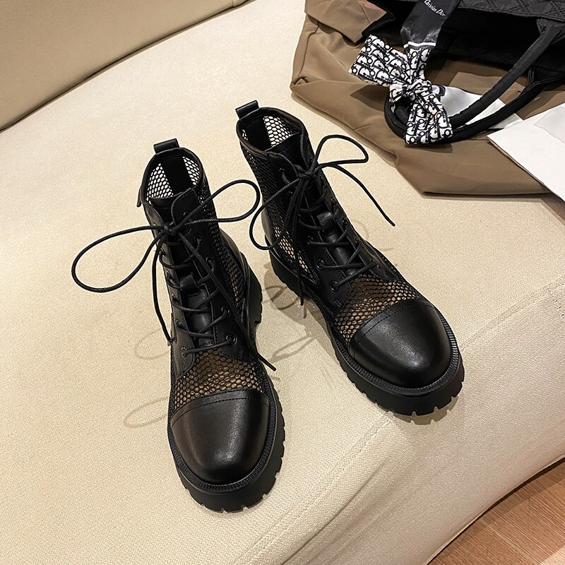 AIYUQI Cool Μπότες Γυναικείες Καλοκαιρινές  Βρετανικού Στιλ Hollow Hole Mesh Marton Μπότες Γυναικείες Μπότες με χοντρό τακούνι Διχτυωτές Γυναικείες