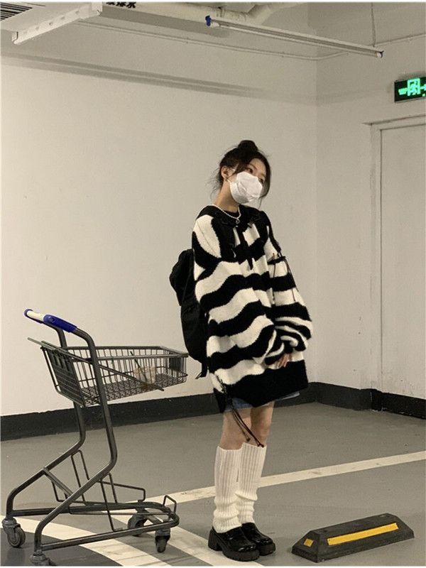 Μαύρο Λευκό Χρώμα Ριγέ Γυναικεία Πλεκτά Φθινοπωρινά Πλεκτά Χειμερινά Πλεκτά Πουλόβερ Λούτρινη γραβάτα 2022 Φαρδύ πουλόβερ με λαιμόκοψη BF στυλ