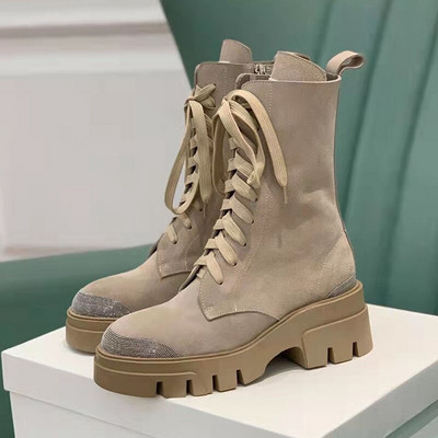 Suede δερμάτινες μπότες Γυναικείες κορδόνια με στρογγυλή σόλα Κοντές μπότες με χοντρή σόλα Γυναικεία αλυσίδα Διακόσμηση Επίπεδες μπότες μοτοσικλέτας Γυναικείες