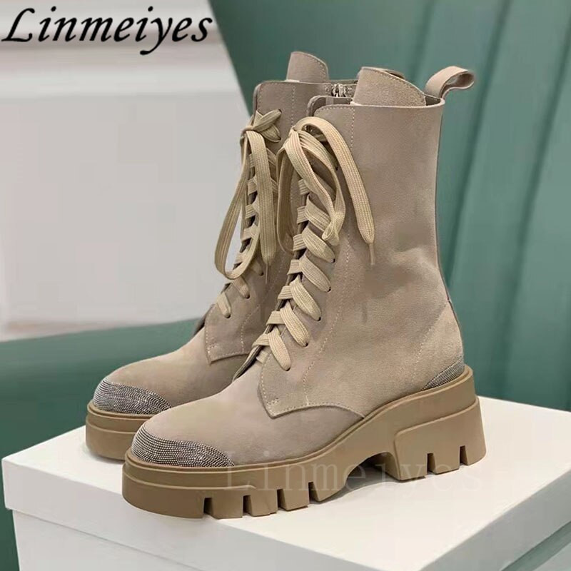 Suede δερμάτινες μπότες Γυναικείες κορδόνια με στρογγυλή σόλα Κοντές μπότες με χοντρή σόλα Γυναικεία αλυσίδα Διακόσμηση Επίπεδες μπότες μοτοσικλέτας Γυναικείες