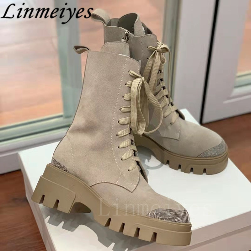 Suede δερμάτινες μπότες Γυναικείες κορδόνια με στρογγυλή σόλα Κοντές μπότες με χοντρή σόλα Γυναικεία αλυσίδα Διακόσμηση Επίπεδες μπότες μοτοσικλέτας Γυναικείες