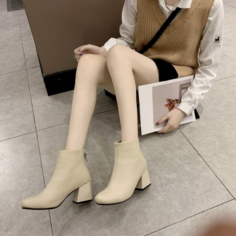 Νέα μοδάτα δερμάτινα γυναικεία μποτάκια με χοντρά ψηλοτάκουνα φερμουάρ Φθινοπωρινό Χειμώνα Γυναικεία τετράγωνα παπούτσια με τακούνι λευκό μαύρο 2021