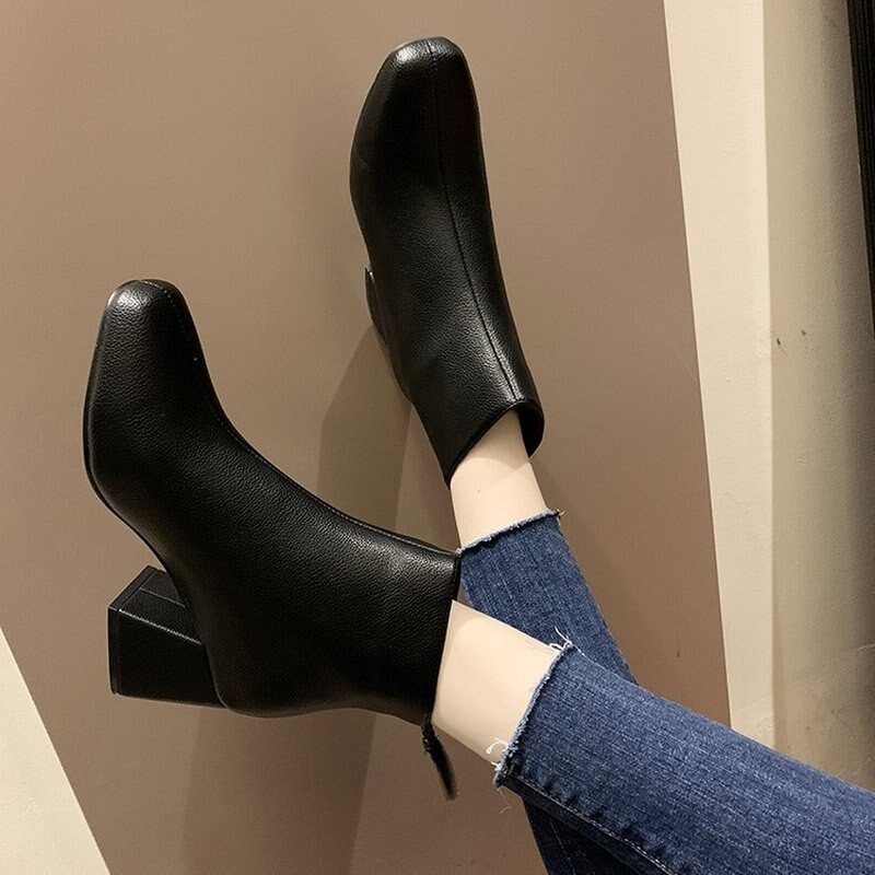 Νέα μοδάτα δερμάτινα γυναικεία μποτάκια με χοντρά ψηλοτάκουνα φερμουάρ Φθινοπωρινό Χειμώνα Γυναικεία τετράγωνα παπούτσια με τακούνι λευκό μαύρο 2021