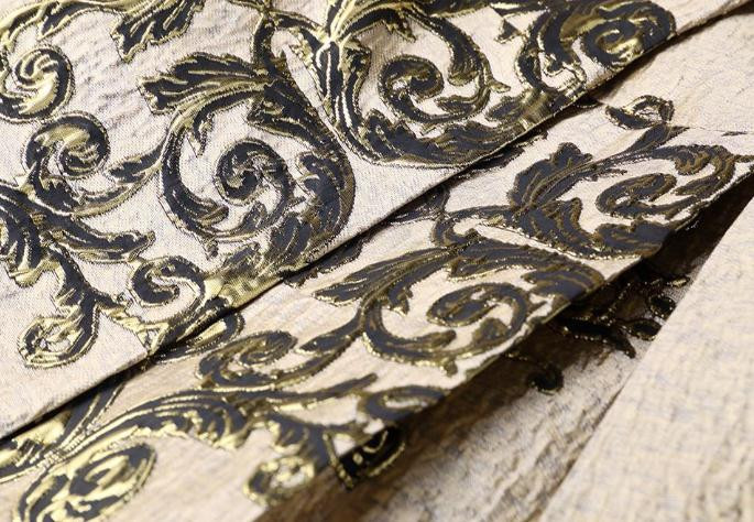 2019. gada pavasara rudens modes korejiešu sieviešu mētelis ar ziedu rotājumu, zeltains, garais mētelis ar augstu jostasvietu, kroku 5xl.