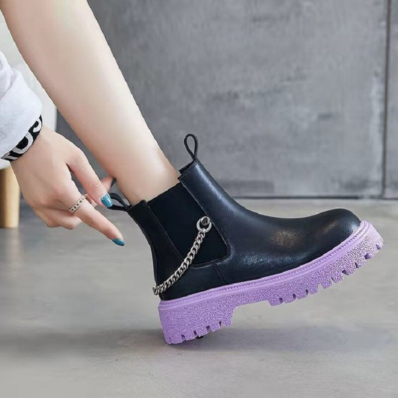 Nove punk kožne gležnjače s lancem Ženske bijele cipele s platformom Ženske čizme Ženske jesenske čizme Ljubičasti potplat Chelsea čizme