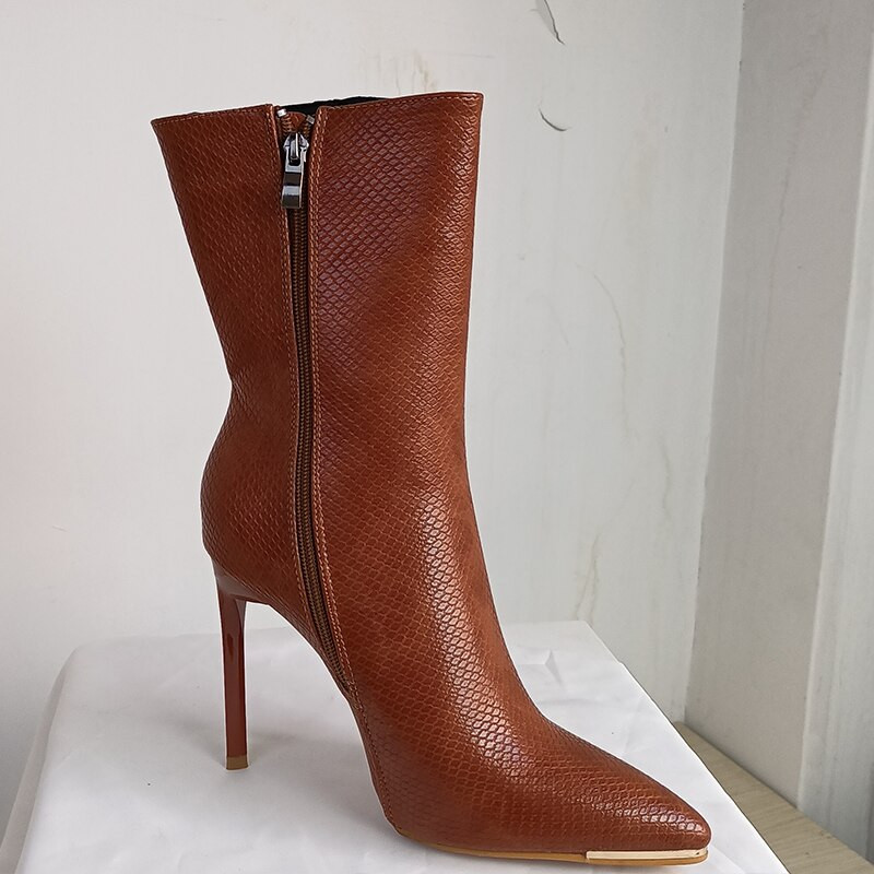 Liela izmēra sieviešu modes zābaki Sieviešu puszābaki Īsi puszābaki 2022. gada pavasara modes smailā purngalā, plāni augstpapēžu zābaki