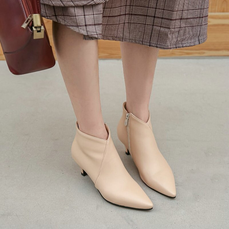 2020 PU téli ősz hegyes orrú női bokacsizma V-szabású design középsarkú csizma női extra nagy méretű 33-48 női cipő