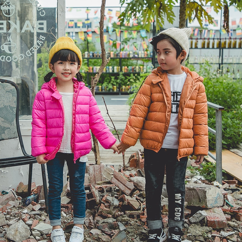 Siltas toddler zēnu jakas rudens ziemas ar garām piedurknēm ar kapuci Rakstzīmju raksts bērniem Virsdrēbes Mēteļi Bērnu apģērbi