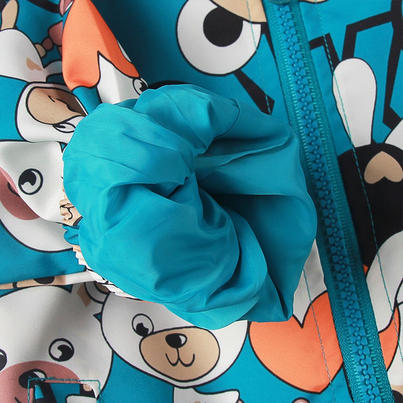 Rudens mazo zēnu drēbes 2022. gada jauns, kvalitatīvs bērnu mētelis, zils automašīnas apdrukas jaka ar kapuci 2–10 gadiem