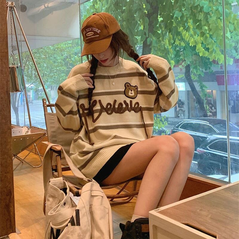 Lācis izšūts džemperis Sieviešu korejiešu modes svītraina apaļa apkakle brīva daudzpusīga pulovera džemperis koledžas stila saldais džemperis