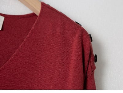 Μονόχρωμο γυναικείο πλεκτό πουλόβερ Μακρυμάνικο λεπτό κουμπιά ώμου Απλό κομψό γυναικείο πουλόβερ Άνοιξη 2022